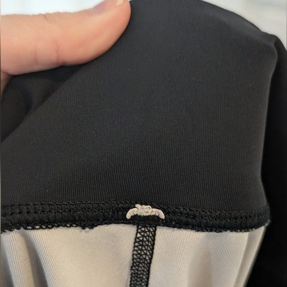 Lululemon Wunder Under Crop *Full-On Luxtreme Burlap Texture Black Dune | Size 6 - Picture 8 of 9